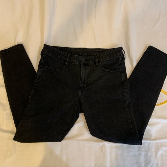American Eagle Black High Waisted Jeggings Next Level Stretch Distressed Size 12 - Picture 1 of 11